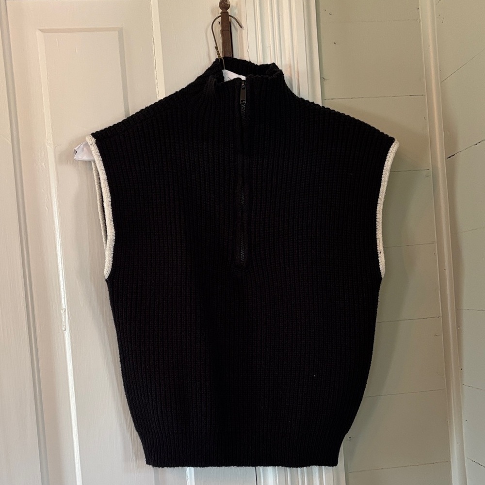 Elan Black Zip Up Sleeveless Sweater